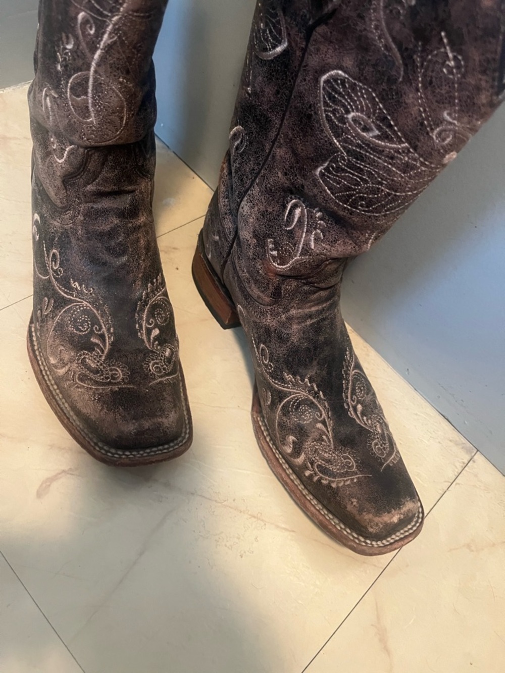 Circle G Brown Dragon Fly Embroidered Cowboy Boots - Picture 2 of 8